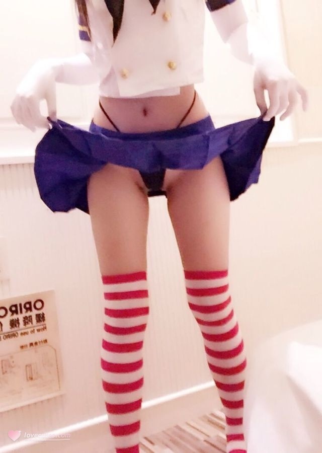 [cosplay] 习呆呆 - Shimakaze: tái hiện đôi chân đẹp với tất sọc đỏ trắng và lộ điểm 42P2V