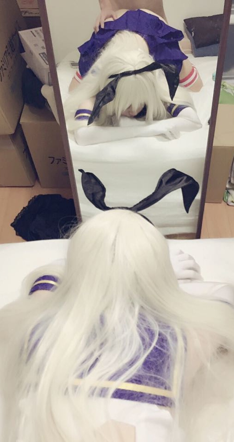 [cosplay] 习呆呆 - 岛风：红白条纹袜露点美腿还原 42P2V