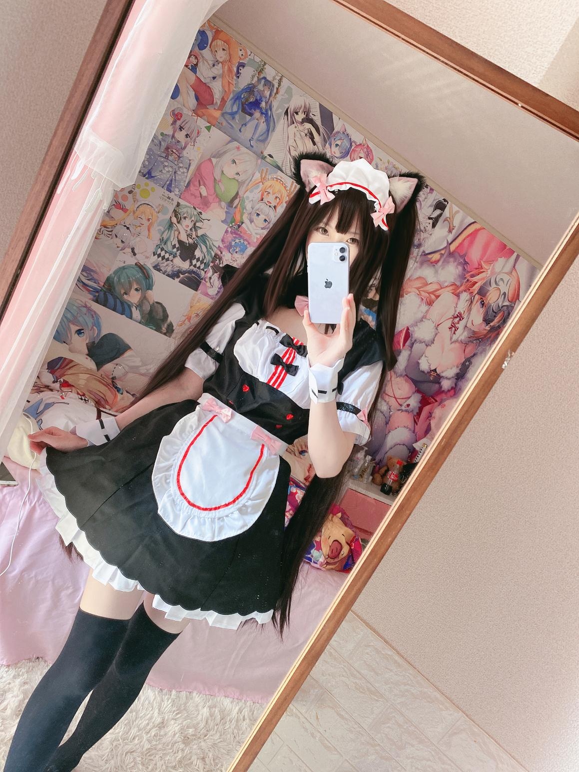 [cosplay] 习呆呆 - ช็อกโกแลตเหมียวสาว: หูแมวเมด ถุงน่องดำ ถ่ายเซลฟี่เปลือย 34P2V