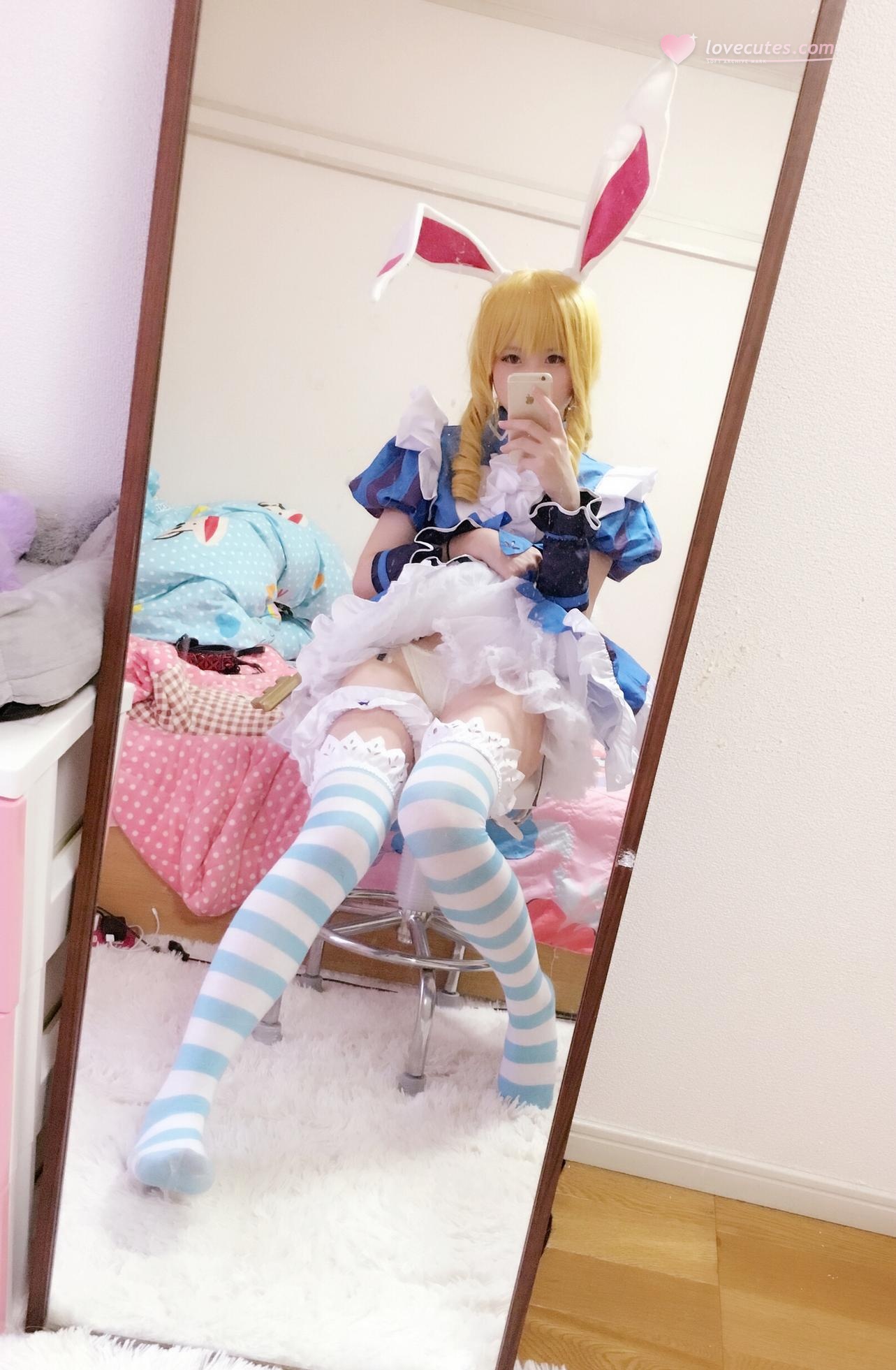 [cosplay] 习呆呆 - 爱丽丝梦游仙境：兔耳白丝短裙露点写真 32P2V
