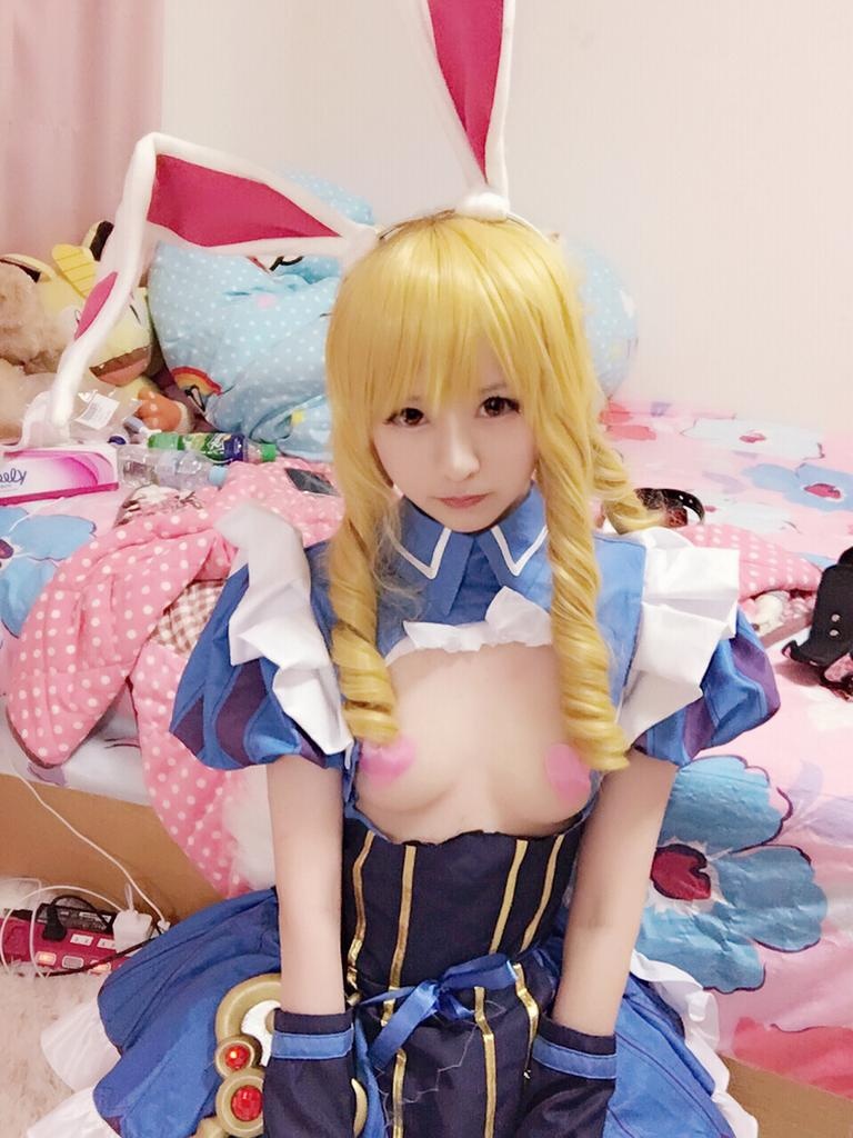 [cosplay] 习呆呆 - 爱丽丝梦游仙境：兔耳白丝短裙露点写真 32P2V