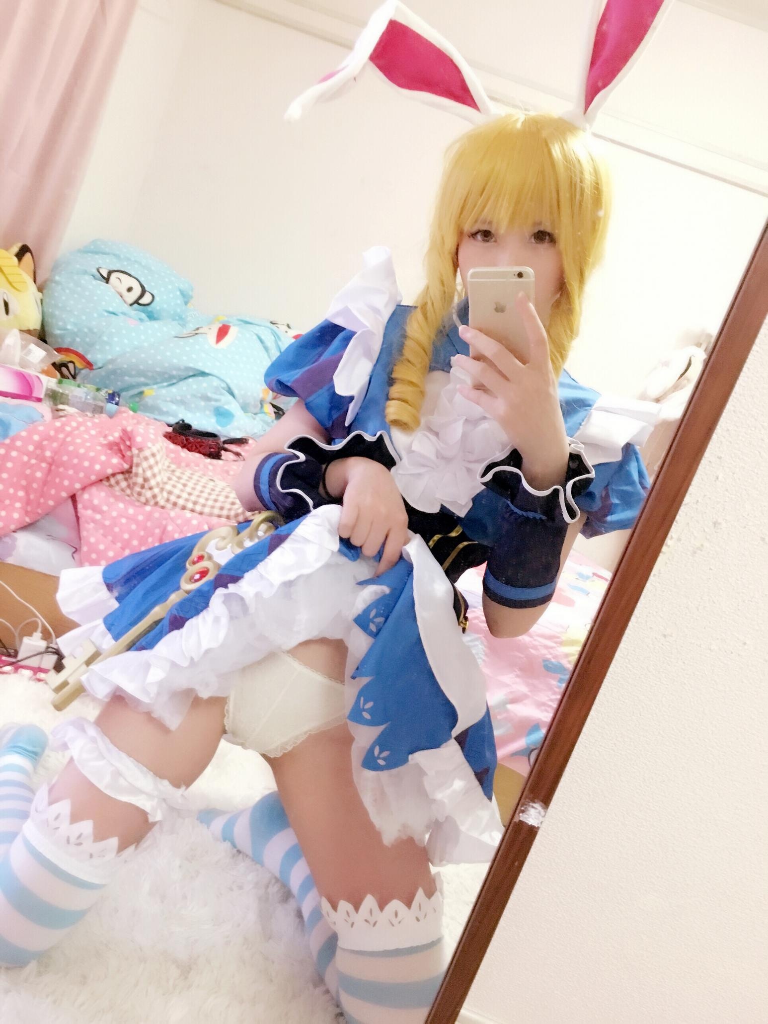 [cosplay] 习呆呆 - 不思議の国のアリス：ウサ耳・白ストッキング・ミニスカート・乳首露出写真 32P2V