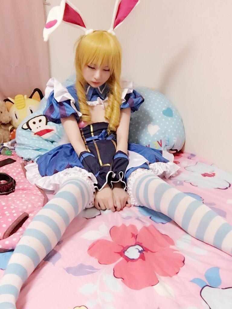 [cosplay] 习呆呆 - อลิซในแดนมหัศจรรย์: ภาพถ่ายคอสเพลย์กระโปรงสั้นถุงน่องขาวหูกระต่ายเปิดเผยจุดสงวน 32P2V