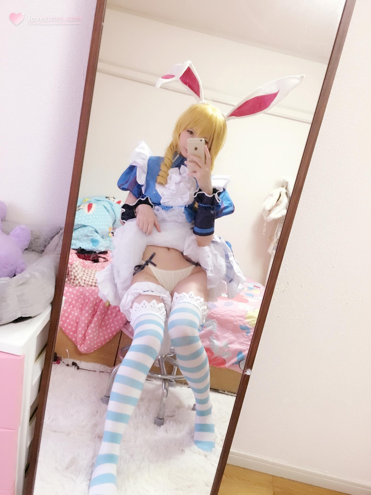 [cosplay] 习呆呆 - 爱丽丝梦游仙境：兔耳白丝短裙露点写真 32P2V