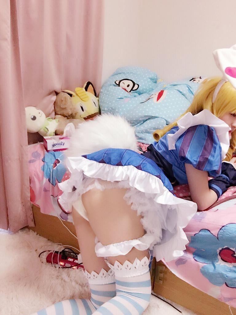 [cosplay] 习呆呆 - อลิซในแดนมหัศจรรย์: ภาพถ่ายคอสเพลย์กระโปรงสั้นถุงน่องขาวหูกระต่ายเปิดเผยจุดสงวน 32P2V
