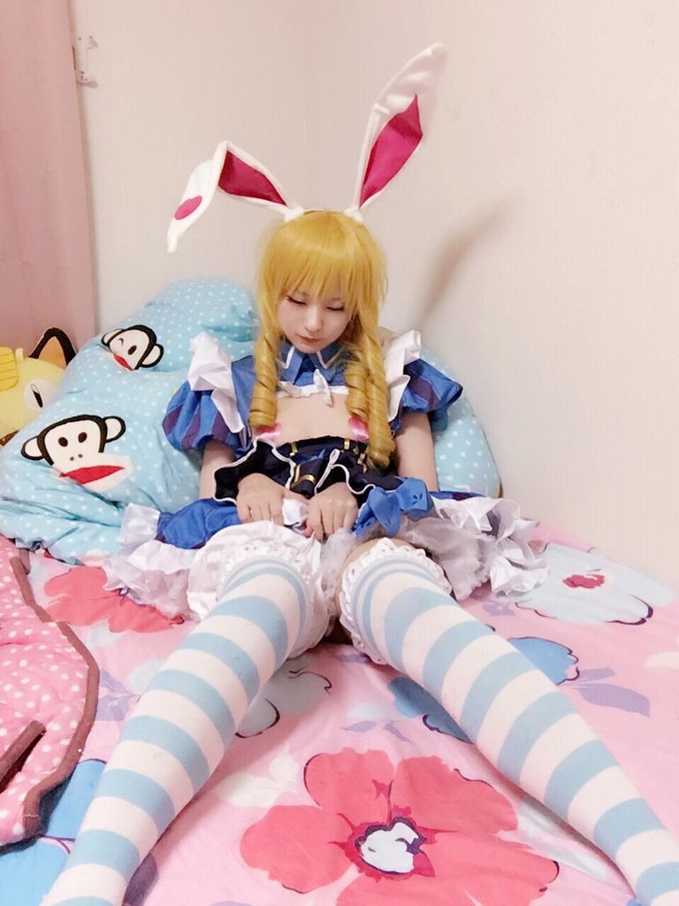 [cosplay] 习呆呆 - อลิซในแดนมหัศจรรย์: ภาพถ่ายคอสเพลย์กระโปรงสั้นถุงน่องขาวหูกระต่ายเปิดเผยจุดสงวน 32P2V