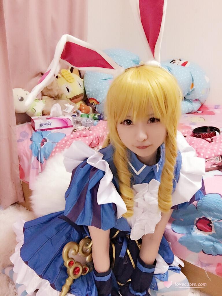 [cosplay] 习呆呆 - 爱丽丝梦游仙境：兔耳白丝短裙露点写真 32P2V