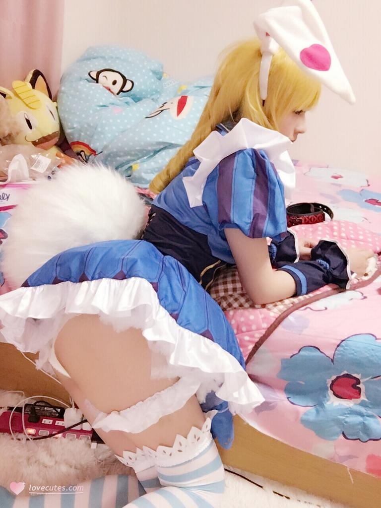 [cosplay] 习呆呆 - 爱丽丝梦游仙境：兔耳白丝短裙露点写真 32P2V
