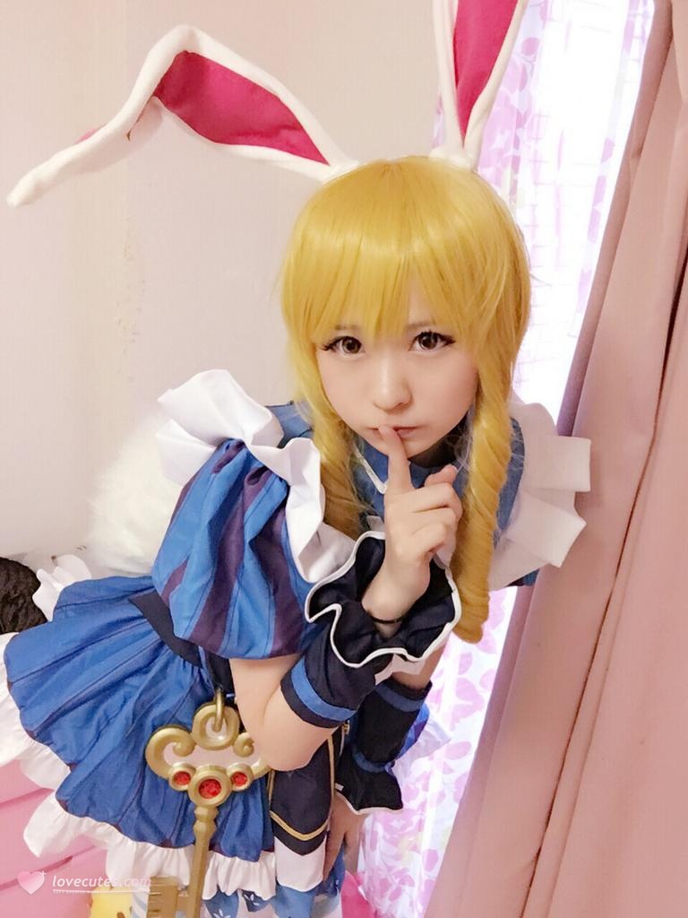 [cosplay] 习呆呆 - 不思議の国のアリス：ウサ耳・白ストッキング・ミニスカート・乳首露出写真 32P2V