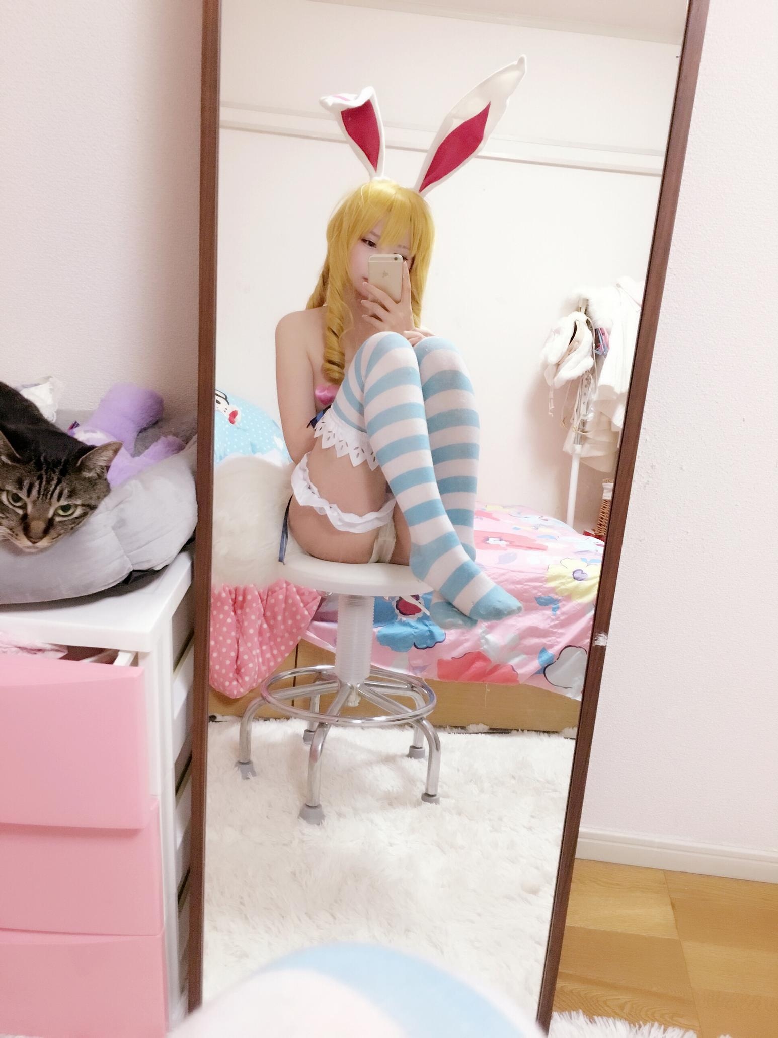 [cosplay] 习呆呆 - อลิซในแดนมหัศจรรย์: ภาพถ่ายคอสเพลย์กระโปรงสั้นถุงน่องขาวหูกระต่ายเปิดเผยจุดสงวน 32P2V