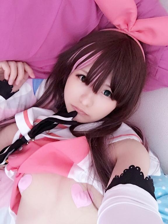[cosplay] 习呆呆 - Kizuna AI：乳首が見える白タイツ風ニーソ双馬尾 大判再現 31P2V