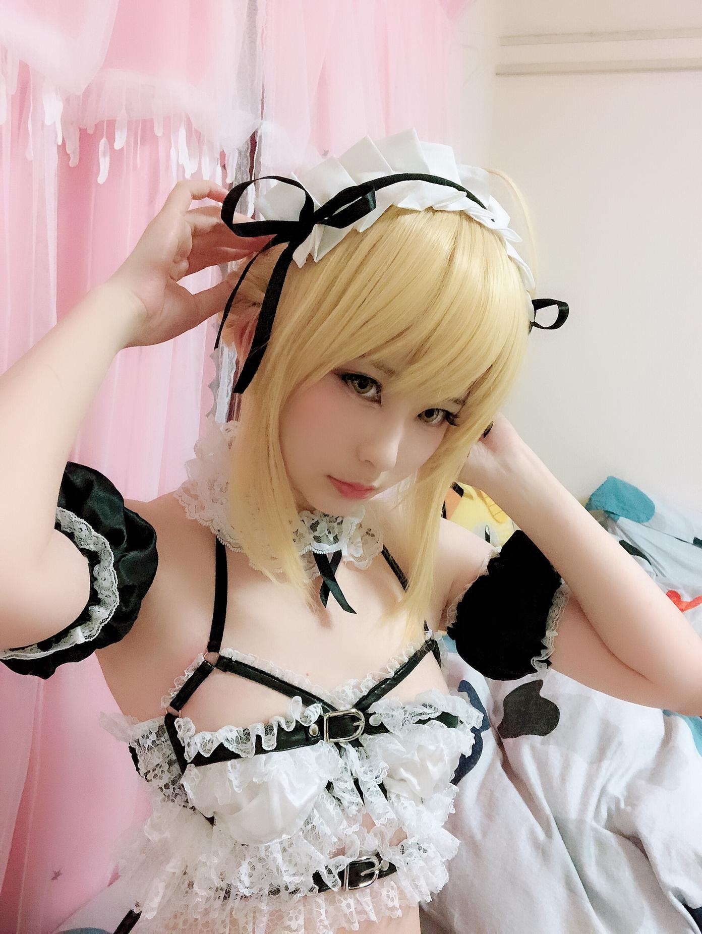 [cosplay] Xidai Dai - FGO Artoria: Sexy Maid, White Stockings, Curvy Butt, Extreme Temptation 41P2V