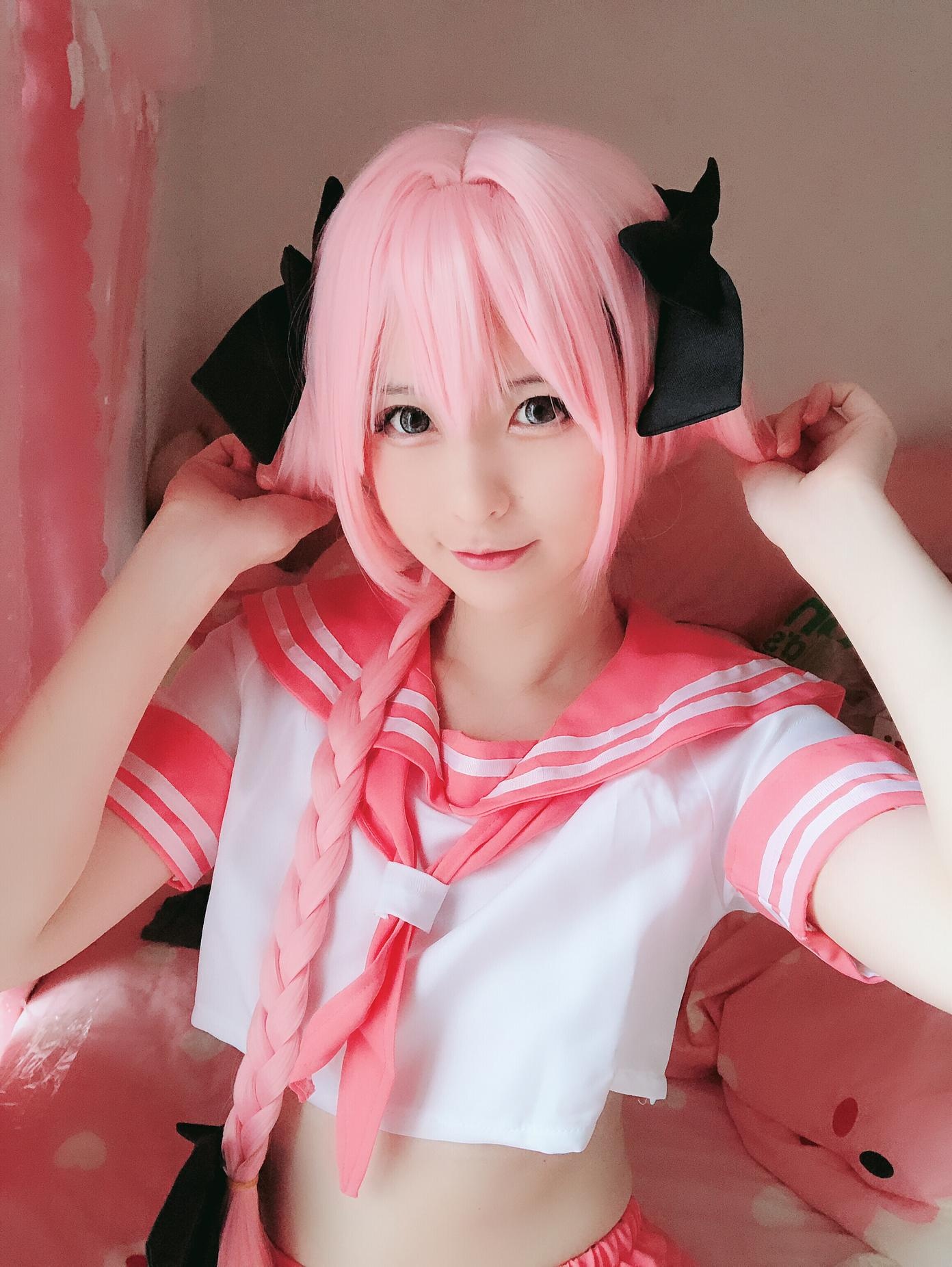 [cosplay] 习呆呆 - FGO阿斯托尔福：粉色水手服露点美腿写真 47P