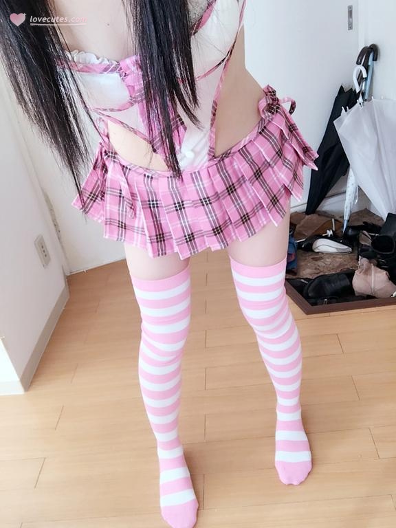 [私房] 习呆呆 - 粉色制服：条纹白丝双马尾露点私拍 30P