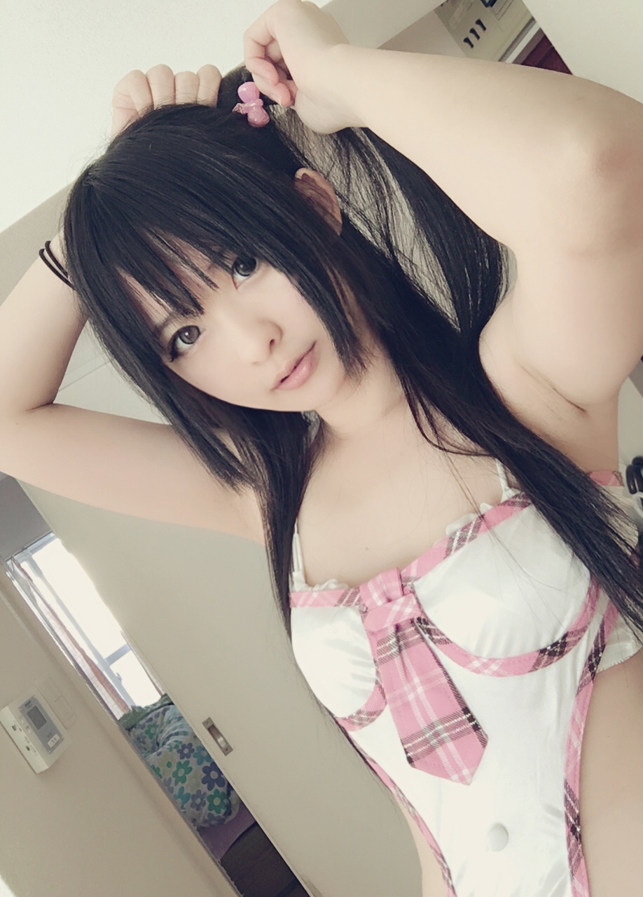 [私房] 习呆呆 - ピンク制服：ストライプ白ストッキング 双ツインテール 乳首露出 私撮り 30P
