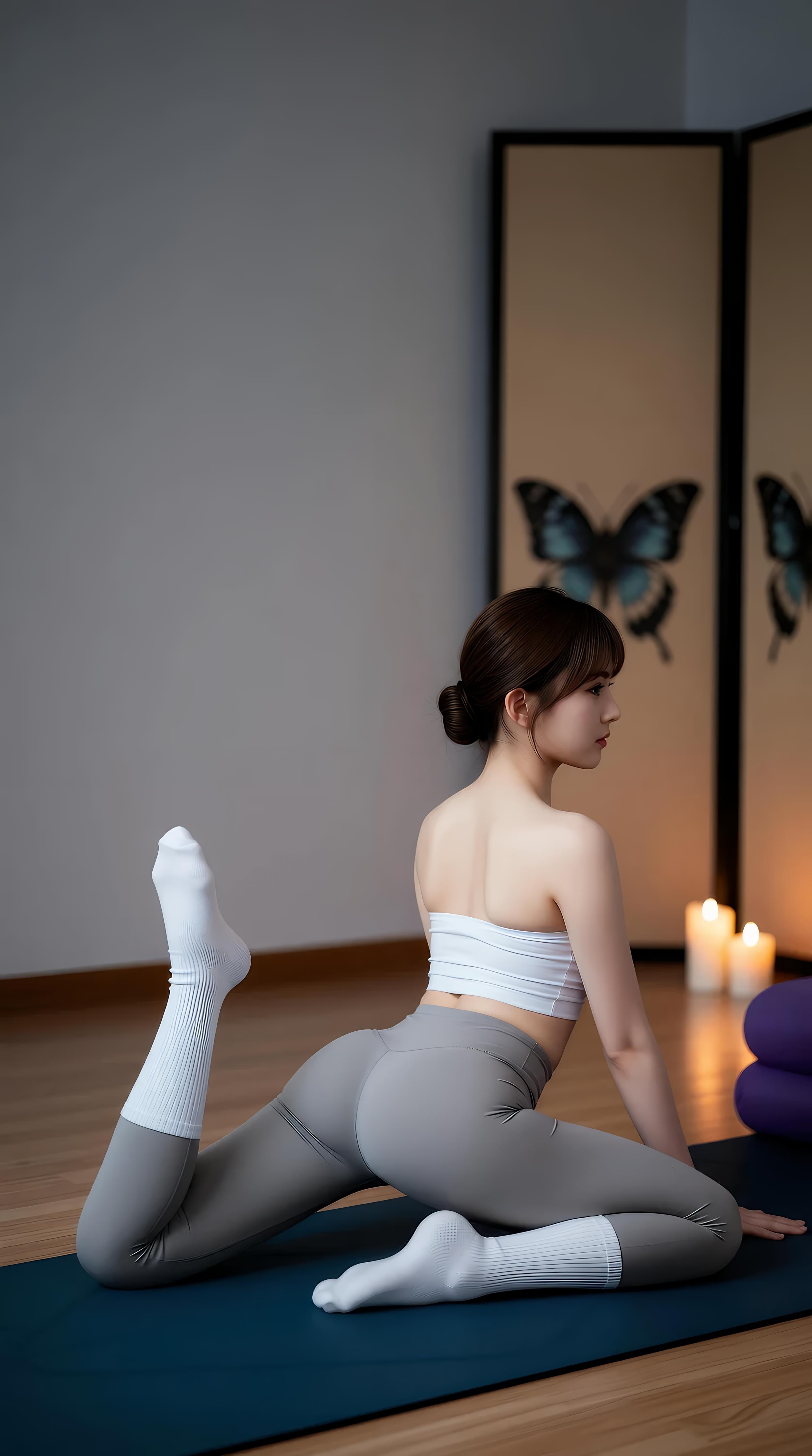 [AI美女] 媛媛lily - 瑜伽教室：白色抹胸灰色瑜伽裤柔韧美腿 70P