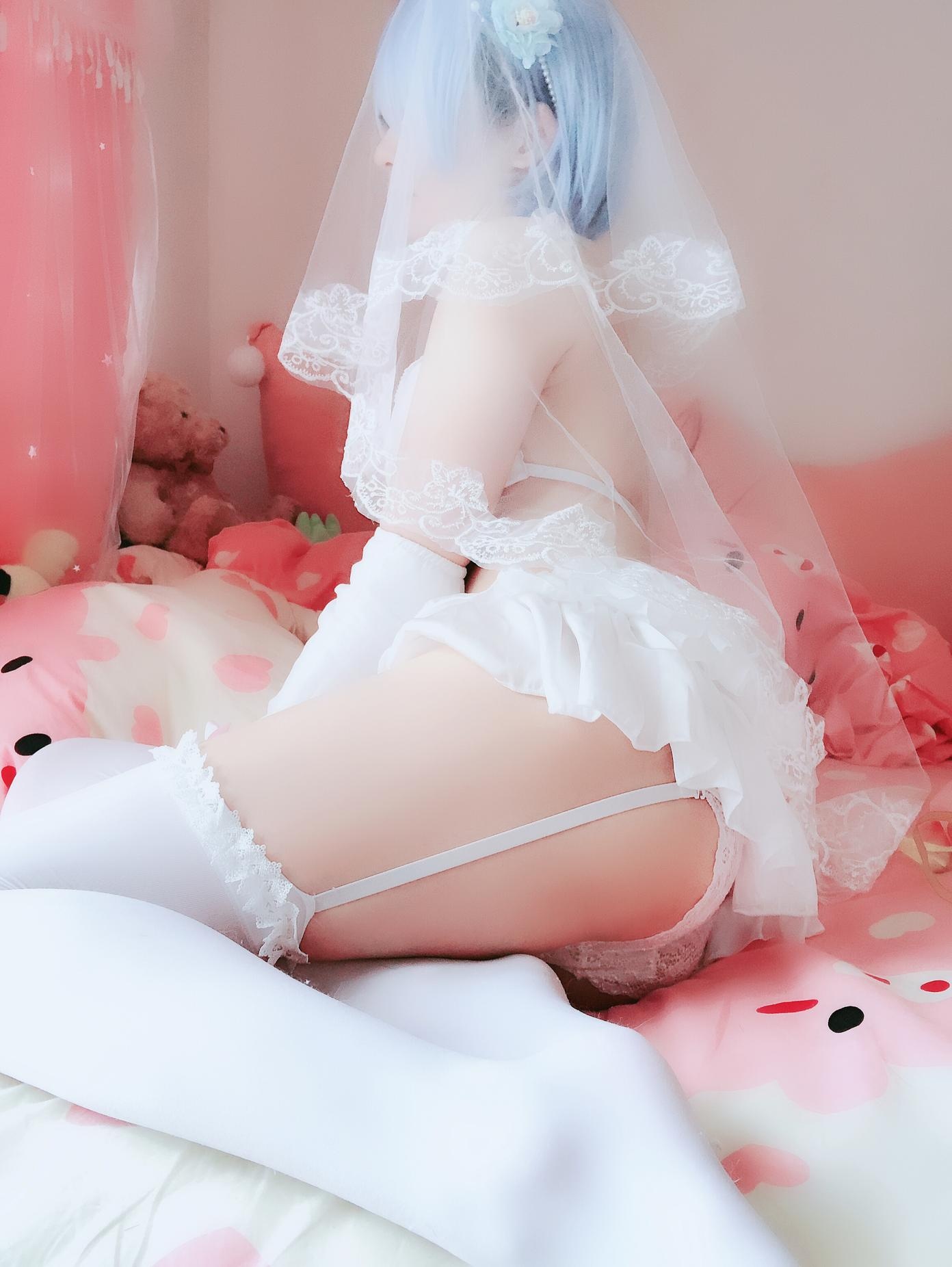 [cosplay] 习呆呆 - レムのウェディングドレス：白ストッキングの花嫁の乳首露出 大胆な再現 50P2V