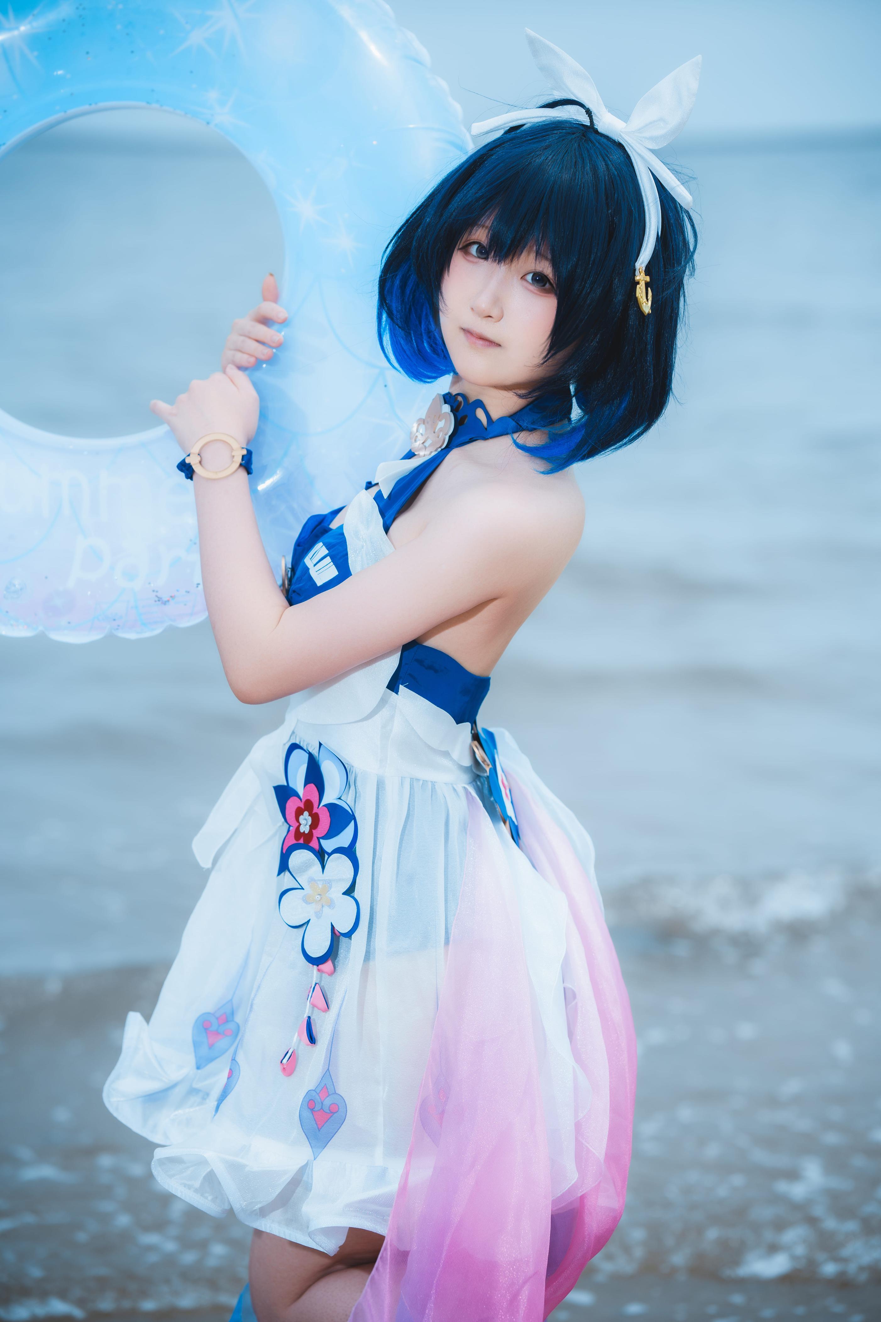 [cosplay] Seele麦麦 - เรื่องเล่าคลื่นริมหาดของ Seele แห่งอีกฝั่ง·ชายหาด：ชุดว่ายน้ำสีฟ้าขาว ขาเรียวถุงน่องสีขาวริมชายหาด 72P
