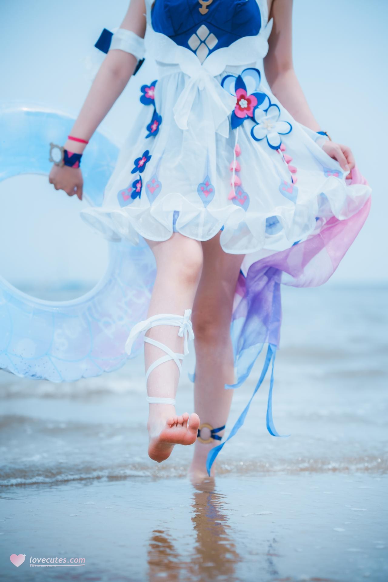 [cosplay] Seele麦麦 - Seele Wave Story by the Shore·Beach: Blue and white swimsuit, beach white stockings, beautiful legs 72P