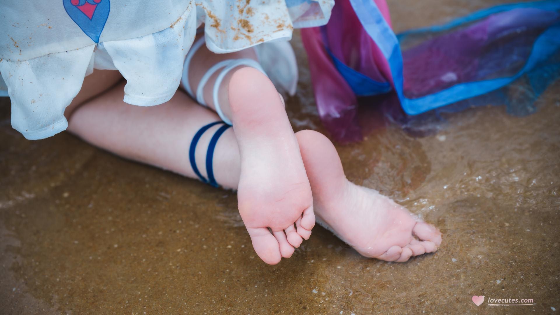 [cosplay] Seele麦麦 - Seele Wave Story by the Shore·Beach: Blue and white swimsuit, beach white stockings, beautiful legs 72P