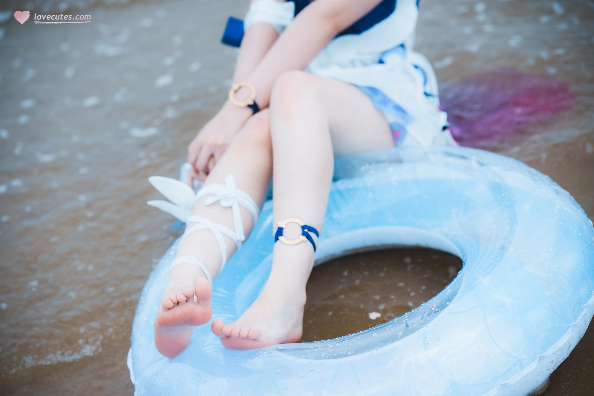 [cosplay] Seele麦麦 - 希尔彼岸浪花物语·海滩：蓝白泳装海滩白丝美腿 72P