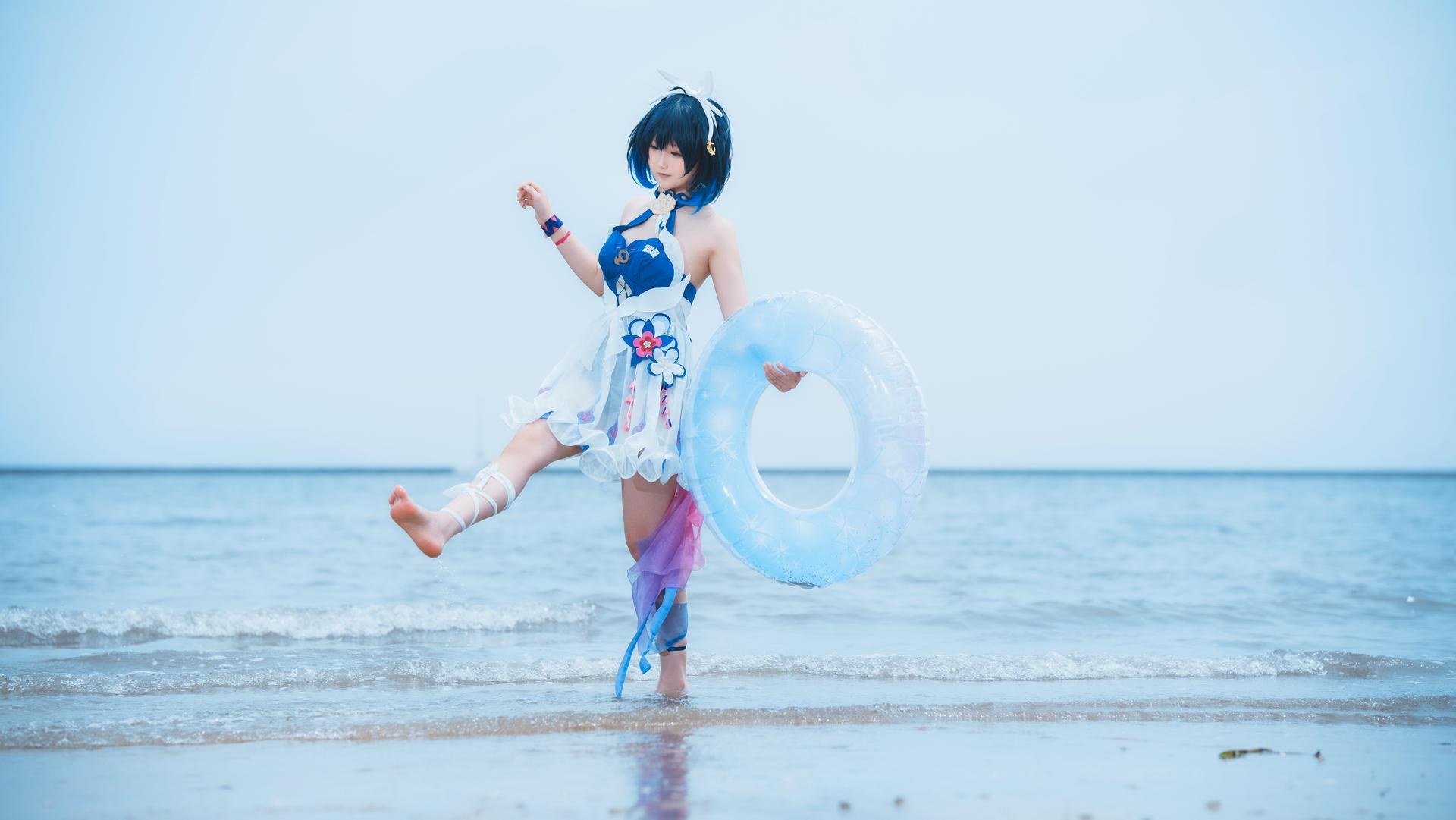 [cosplay] Seele麦麦 - 希尔彼岸浪花物语·海滩：蓝白泳装海滩白丝美腿 72P