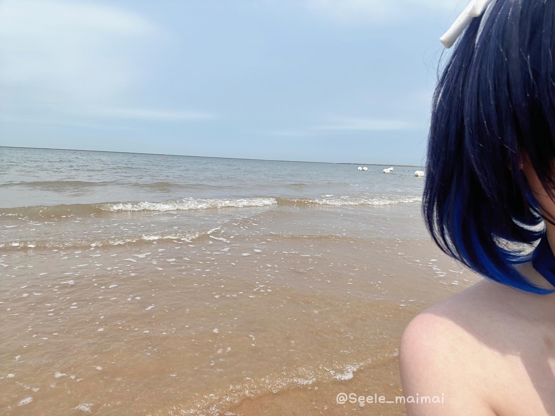 [cosplay] Seele麦麦 - 希尔彼岸浪花物语·海滩：蓝白泳装海滩白丝美腿 72P