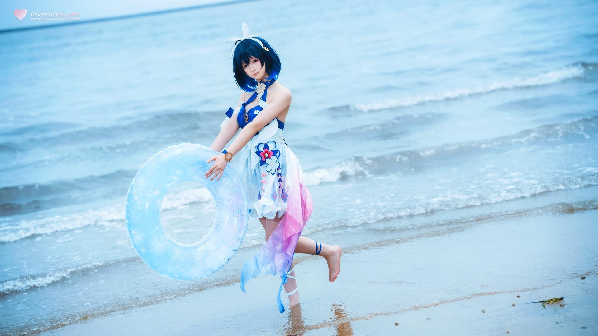 [cosplay] Seele麦麦 - 希尔彼岸浪花物语·海滩：蓝白泳装海滩白丝美腿 72P