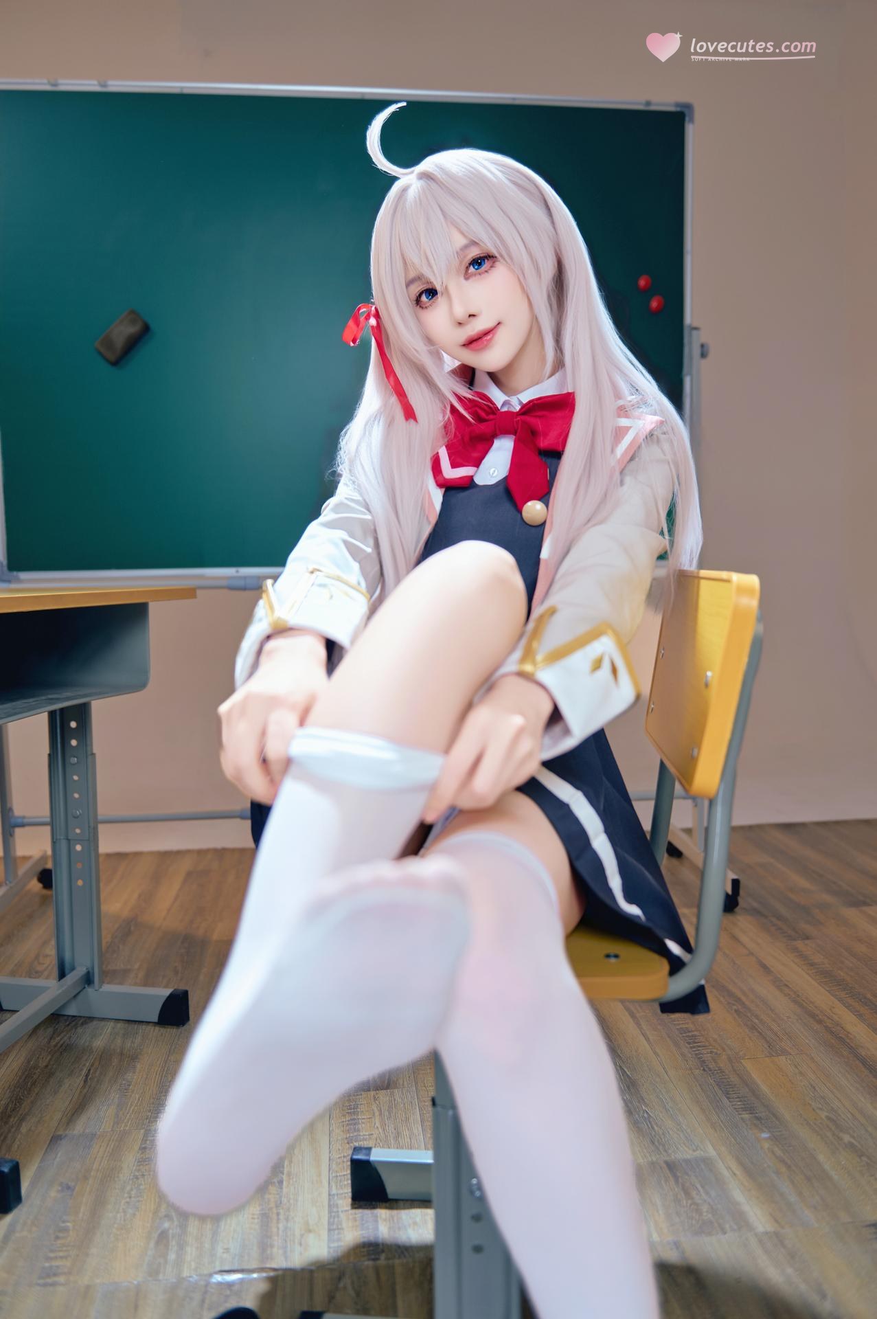 [cosplay] Shika小鹿鹿 - Bạn cùng lớp Eri: ảnh chụp trong lớp học với tóc trắng, đồng phục học đường, tất trắng 38P