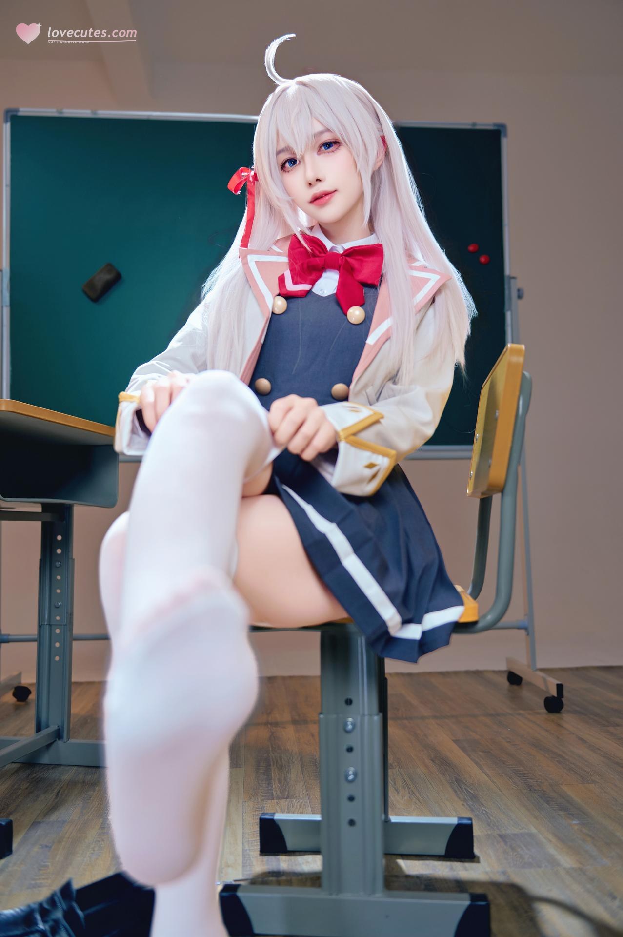 [cosplay] Shika小鹿鹿 - Bạn cùng lớp Eri: ảnh chụp trong lớp học với tóc trắng, đồng phục học đường, tất trắng 38P