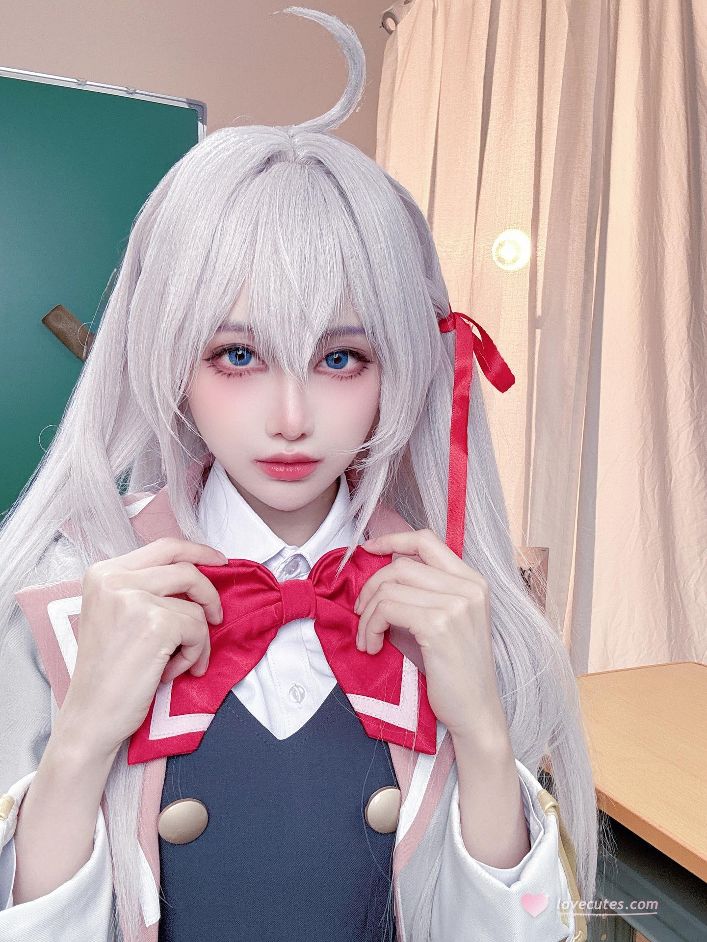 [cosplay] Shika小鹿鹿 - Bạn cùng lớp Eri: ảnh chụp trong lớp học với tóc trắng, đồng phục học đường, tất trắng 38P