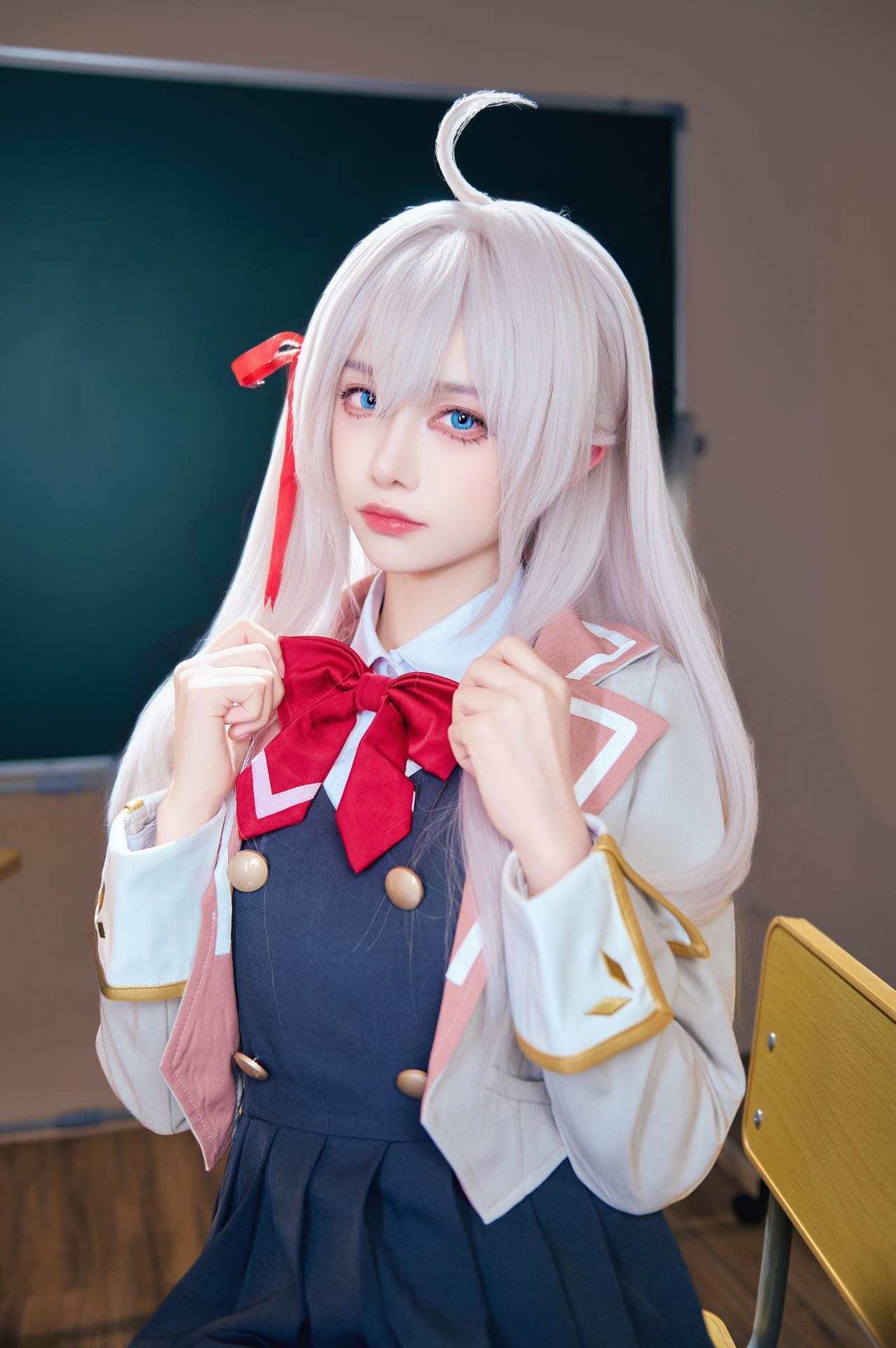 [cosplay] Shika小鹿鹿 - 艾莉同学：白发校园制服白丝教室写真 38P