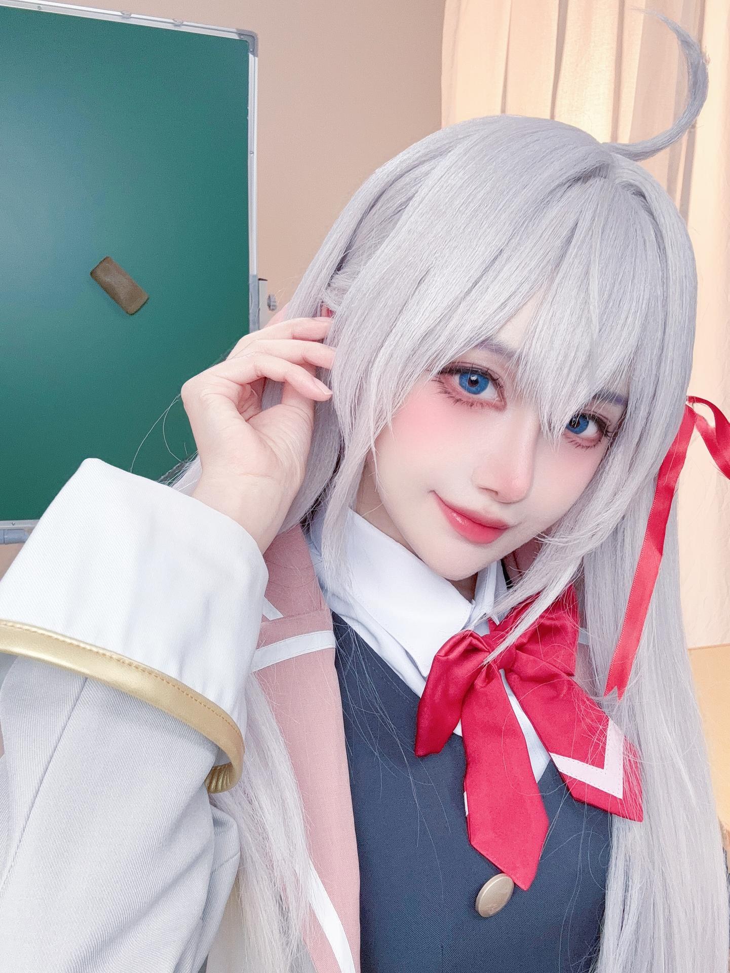 [cosplay] Shika小鹿鹿 - 艾莉同学：白发校园制服白丝教室写真 38P