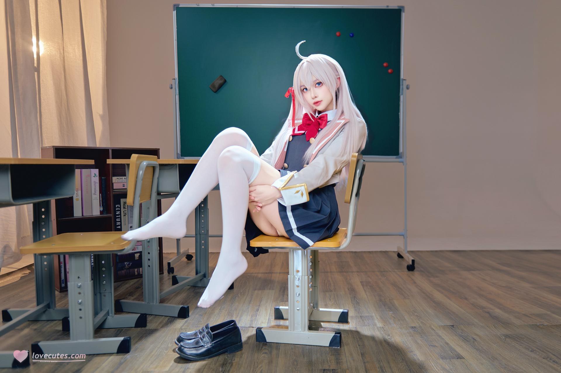 [cosplay] Shika小鹿鹿 - 艾莉同学：白发校园制服白丝教室写真 38P