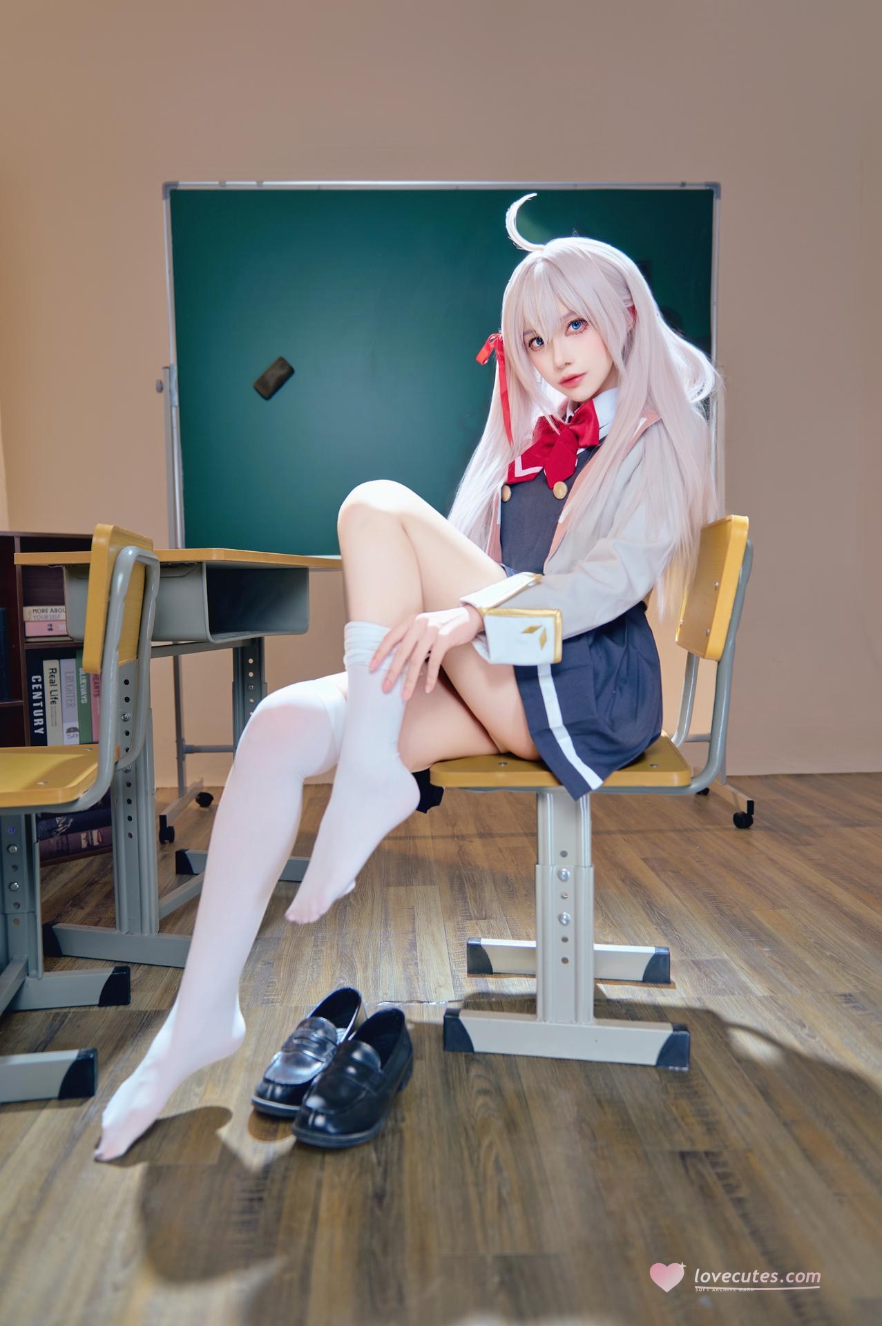 [cosplay] Shika小鹿鹿 - 艾莉同学：白发校园制服白丝教室写真 38P