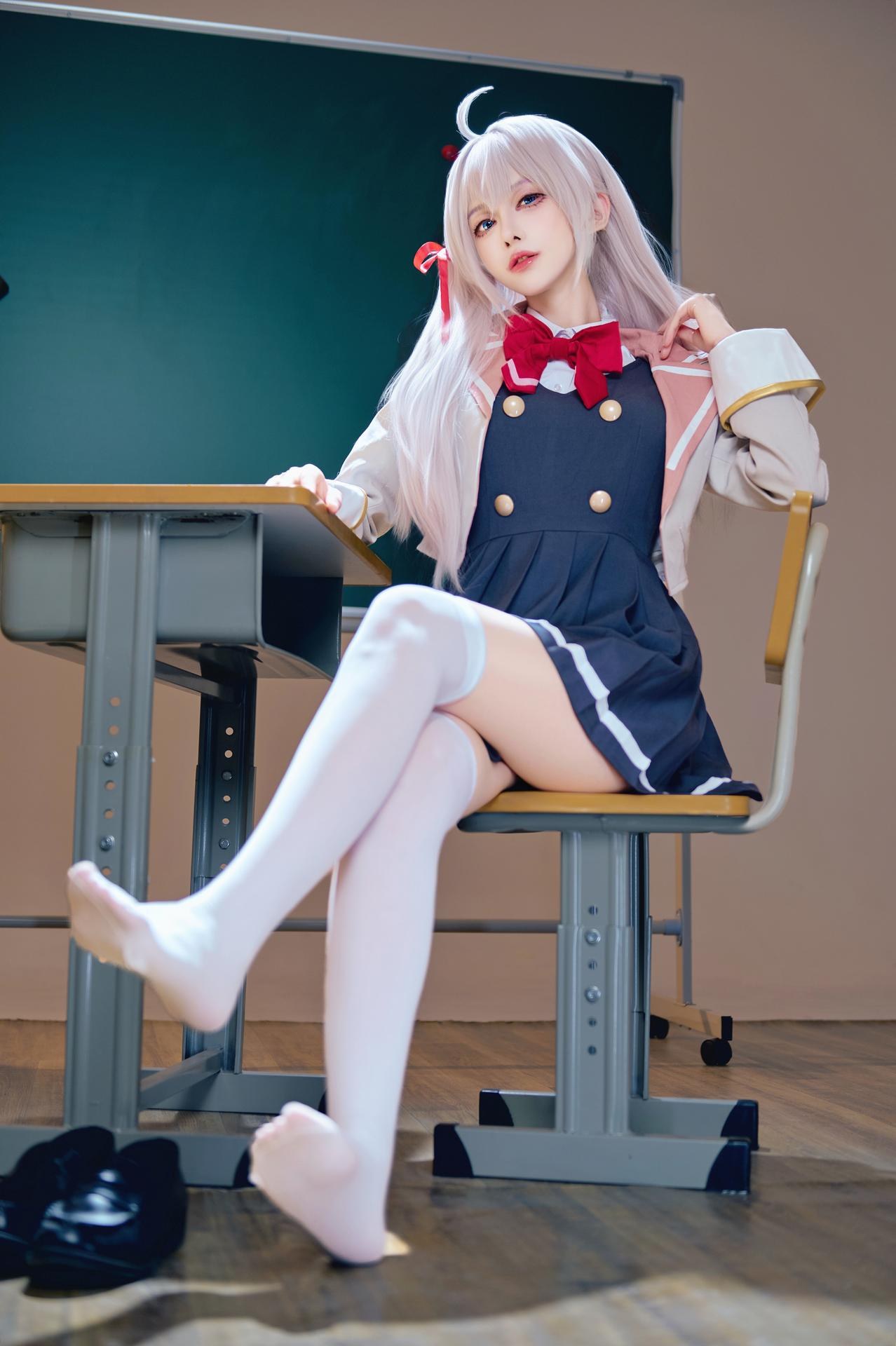 [cosplay] Shika小鹿鹿 - 艾莉同学：白发校园制服白丝教室写真 38P