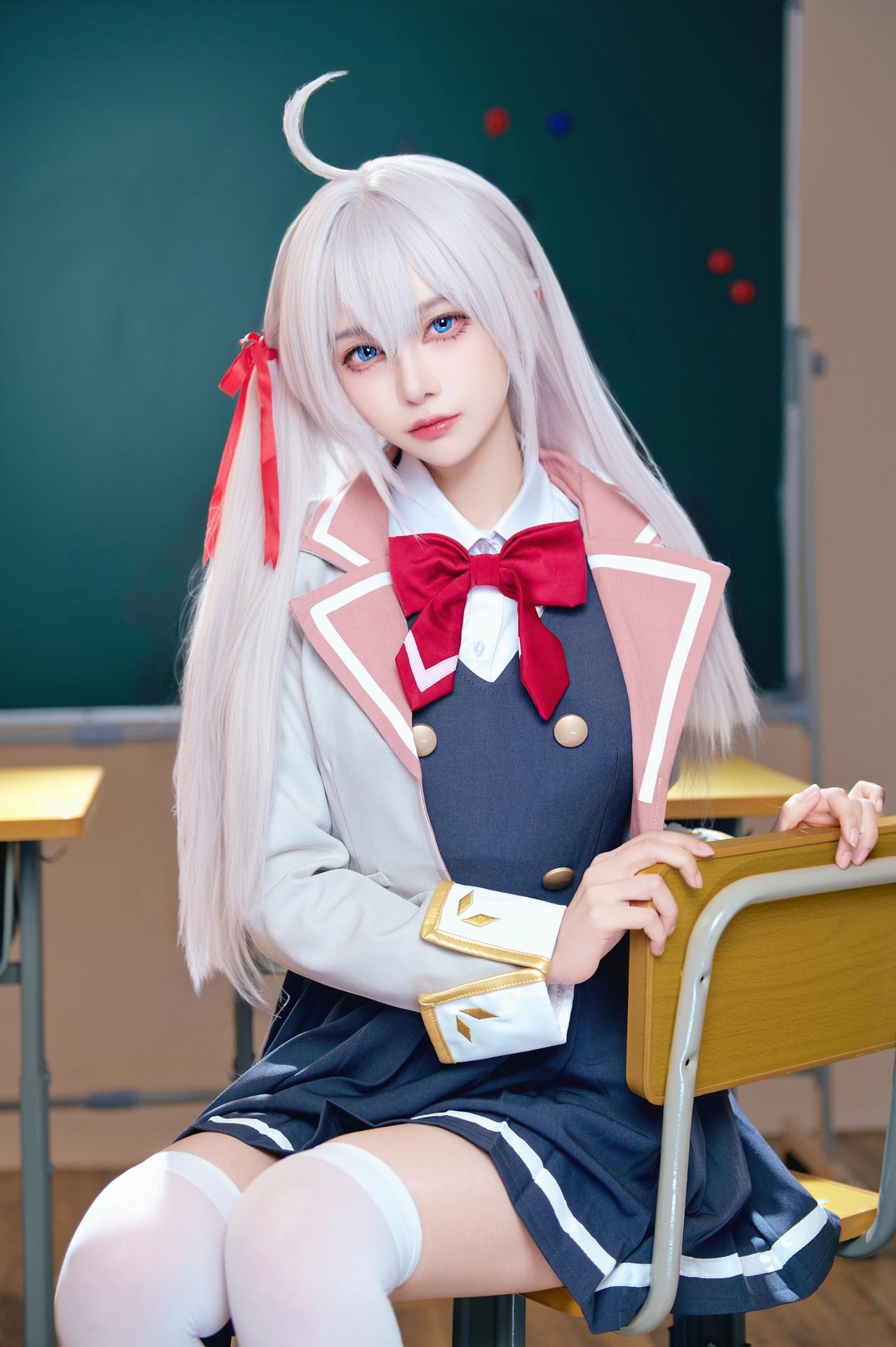 [cosplay] Shika小鹿鹿 - 艾莉同学：白发校园制服白丝教室写真 38P