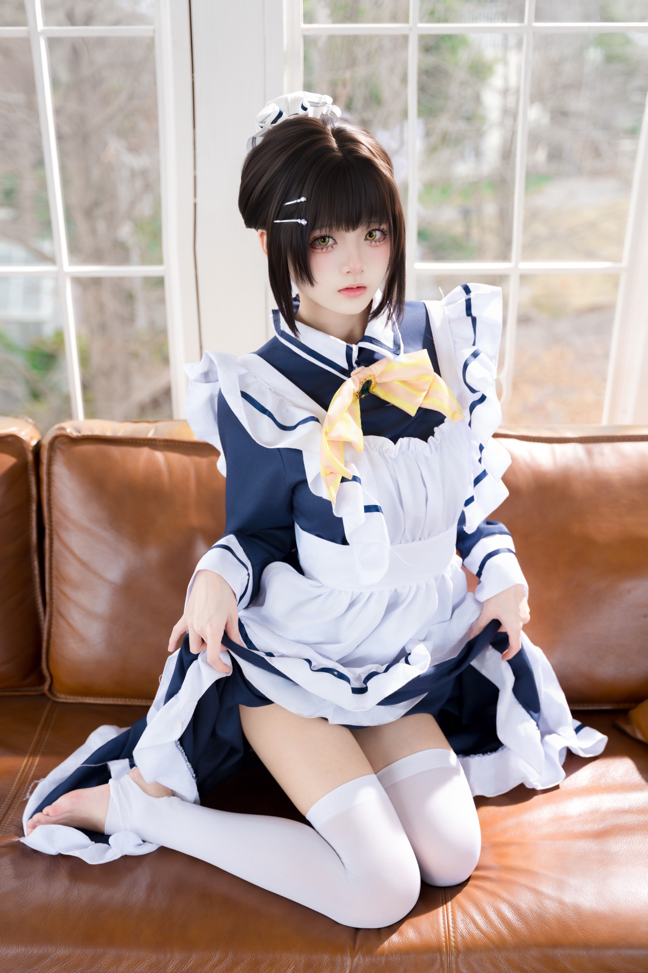 [Photo] Jiuqi Miao - Zaozi-jie Maid: Blue-and-white maid outfit with white stockings sofa photo set 23P