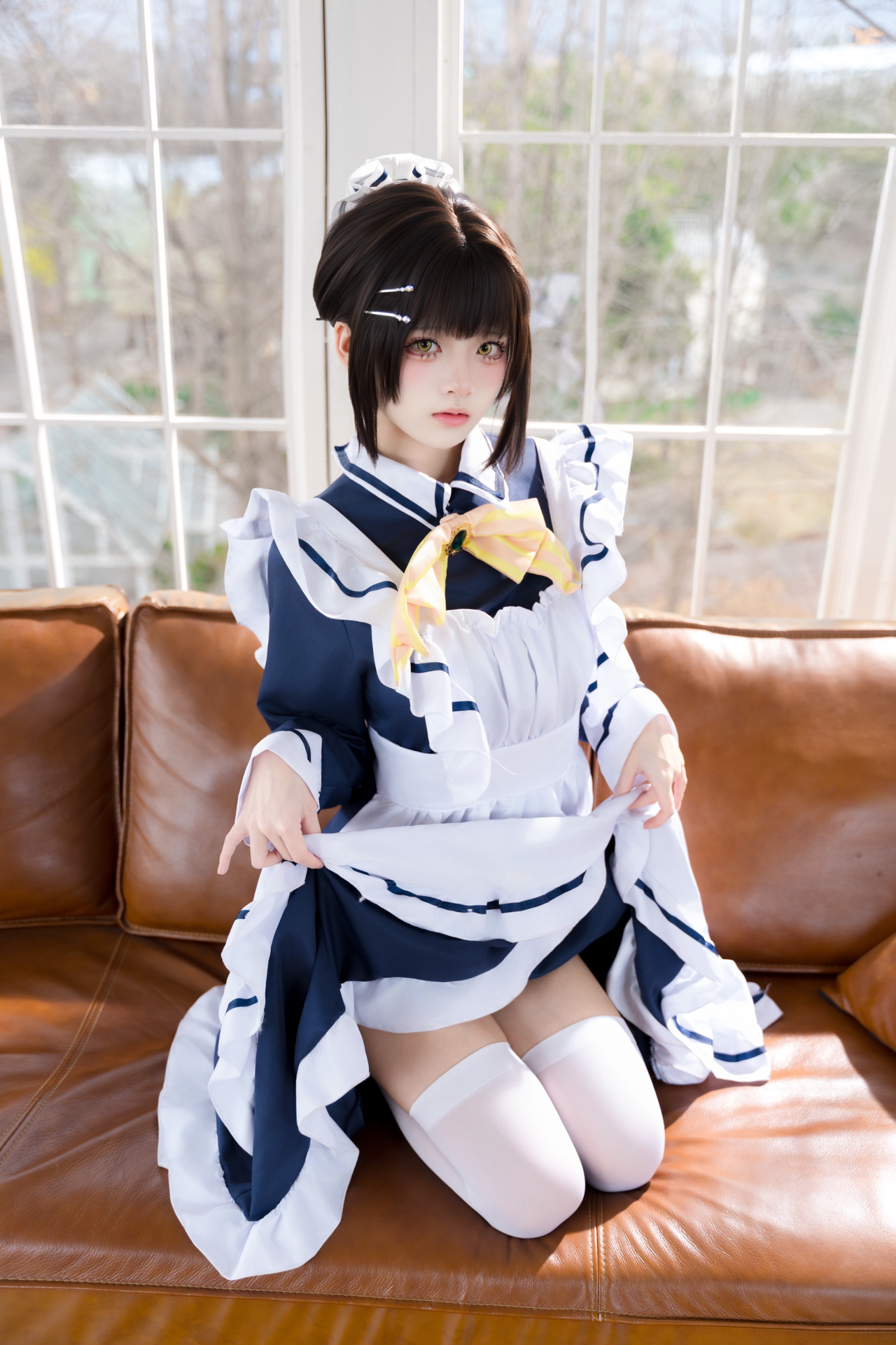 [Photo] Jiuqi Miao - Zaozi-jie Maid: Blue-and-white maid outfit with white stockings sofa photo set 23P