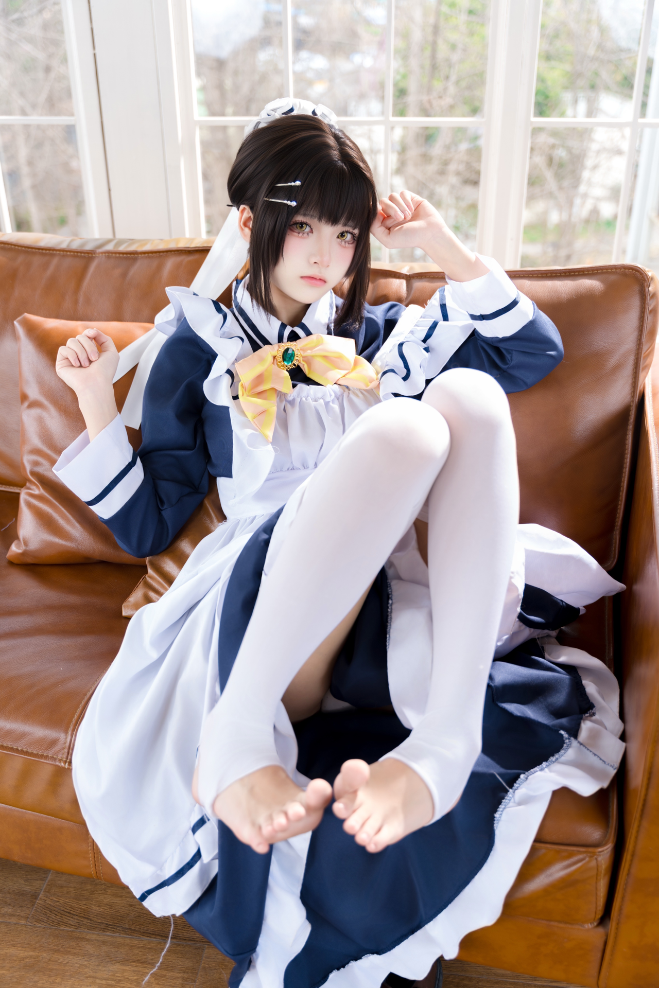 [Photo] Jiuqi Miao - Zaozi-jie Maid: Blue-and-white maid outfit with white stockings sofa photo set 23P