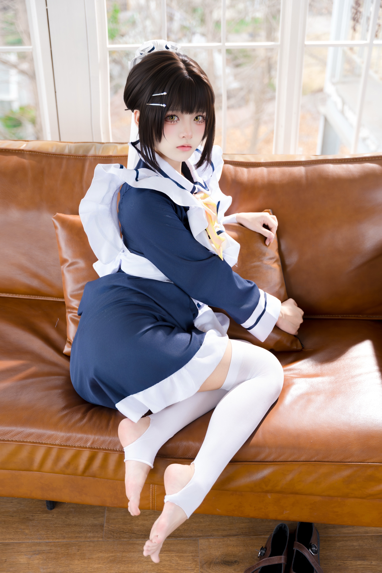 [Photo] Jiuqi Miao - Zaozi-jie Maid: Blue-and-white maid outfit with white stockings sofa photo set 23P