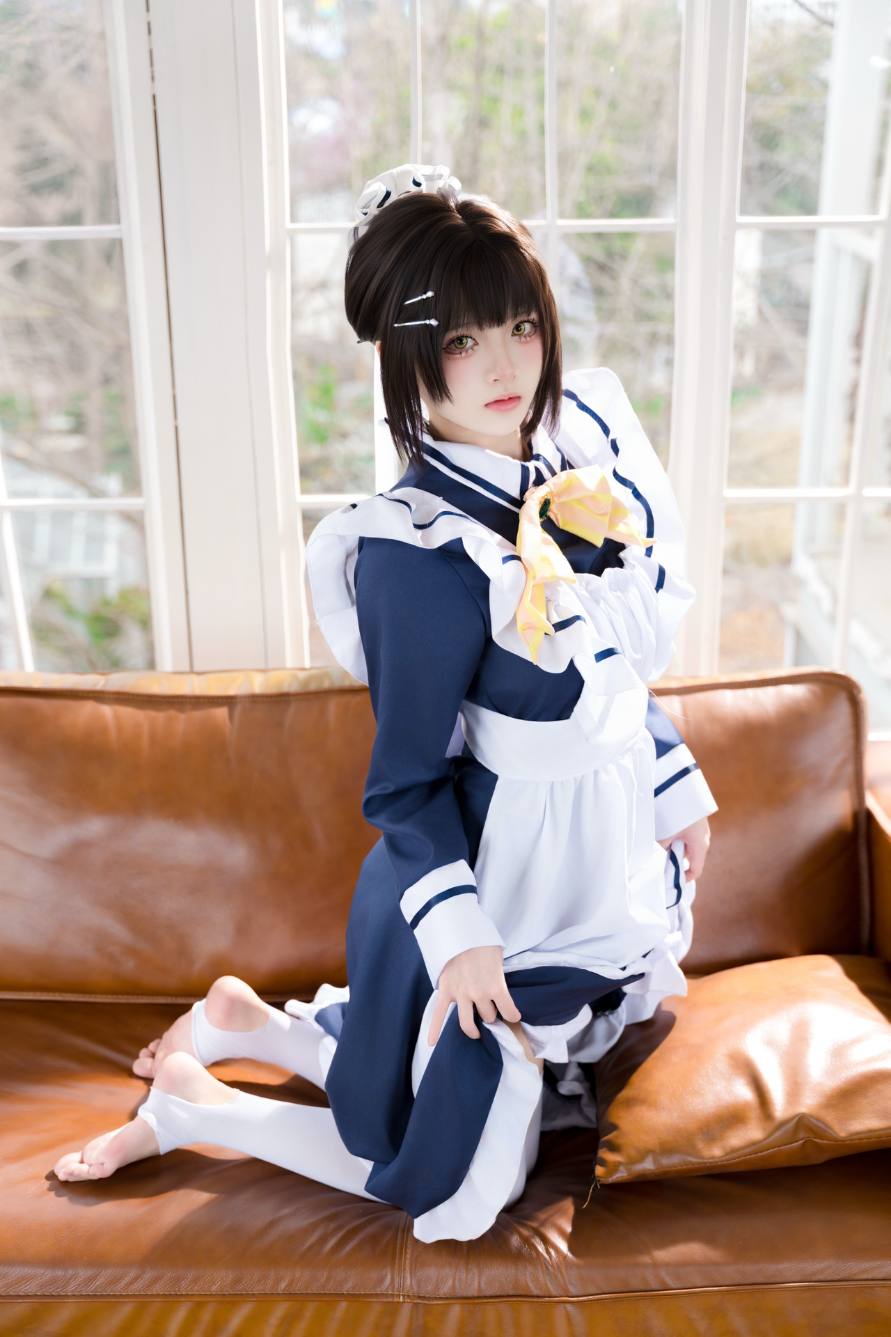 [Photo] Jiuqi Miao - Zaozi-jie Maid: Blue-and-white maid outfit with white stockings sofa photo set 23P