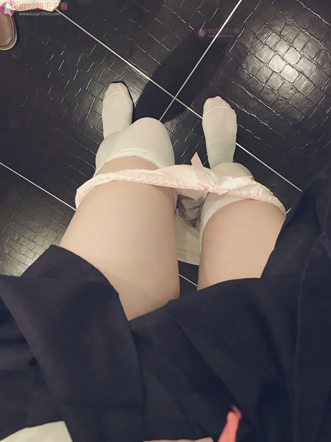 [私房] 习呆呆 - セーラー服テーマ：黒ストッキング双馬尾露点私撮り 37P1V