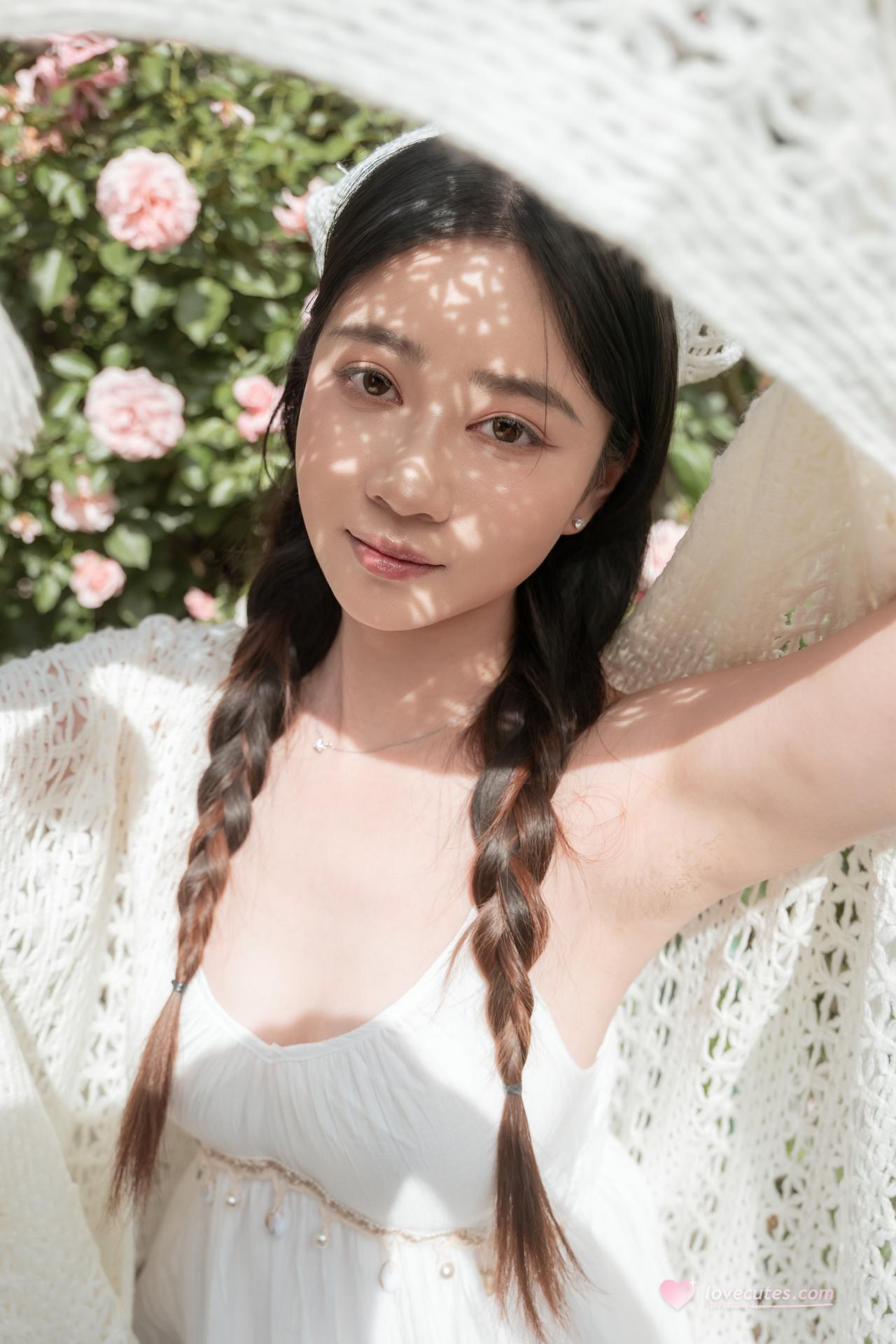 [私房] 年年Nnian - 云念：สวนกระโปรงขาว แสงอาบในห้องส่วนตัว 清透美胸 80P