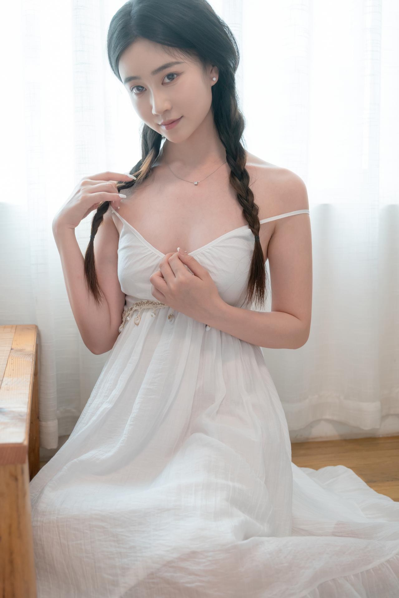 [私房] 年年Nnian - 云念：สวนกระโปรงขาว แสงอาบในห้องส่วนตัว 清透美胸 80P