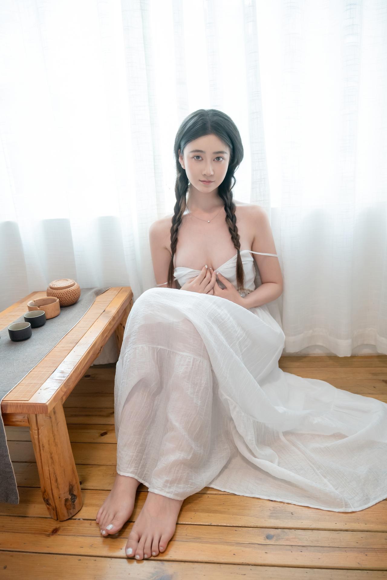 [私房] 年年Nnian - 云念：สวนกระโปรงขาว แสงอาบในห้องส่วนตัว 清透美胸 80P