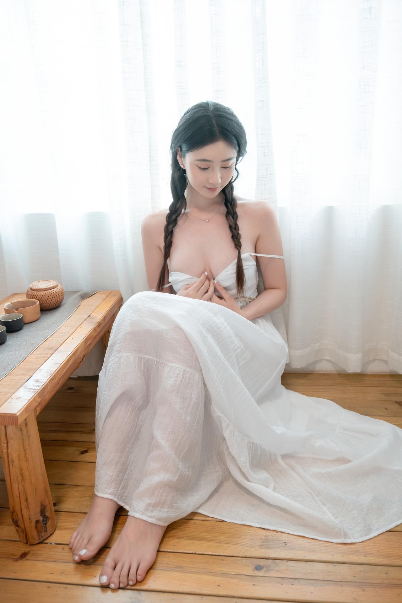 [私房] 年年Nnian - 云念：สวนกระโปรงขาว แสงอาบในห้องส่วนตัว 清透美胸 80P