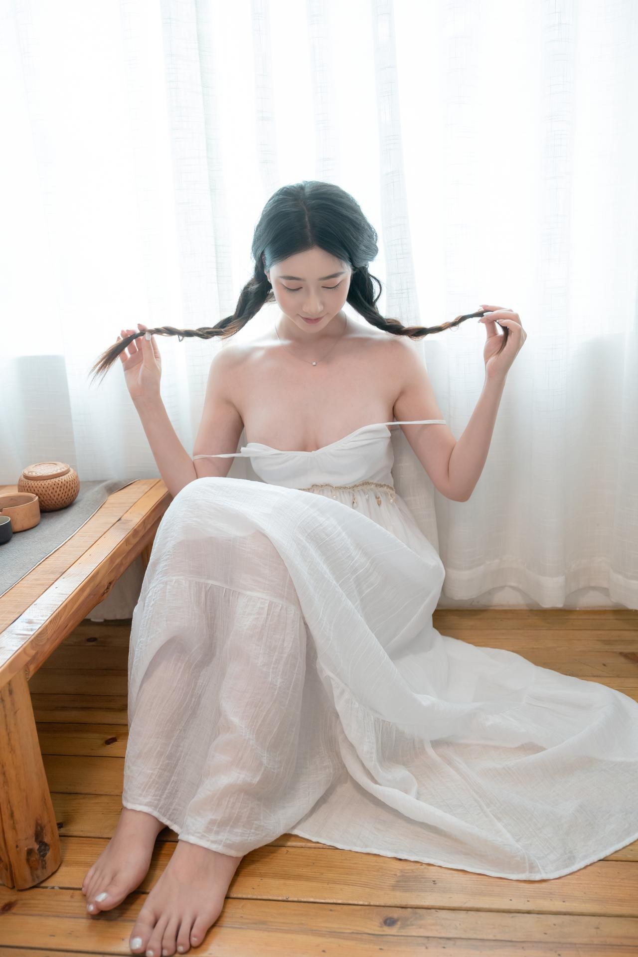 [私房] 年年Nnian - 云念：สวนกระโปรงขาว แสงอาบในห้องส่วนตัว 清透美胸 80P
