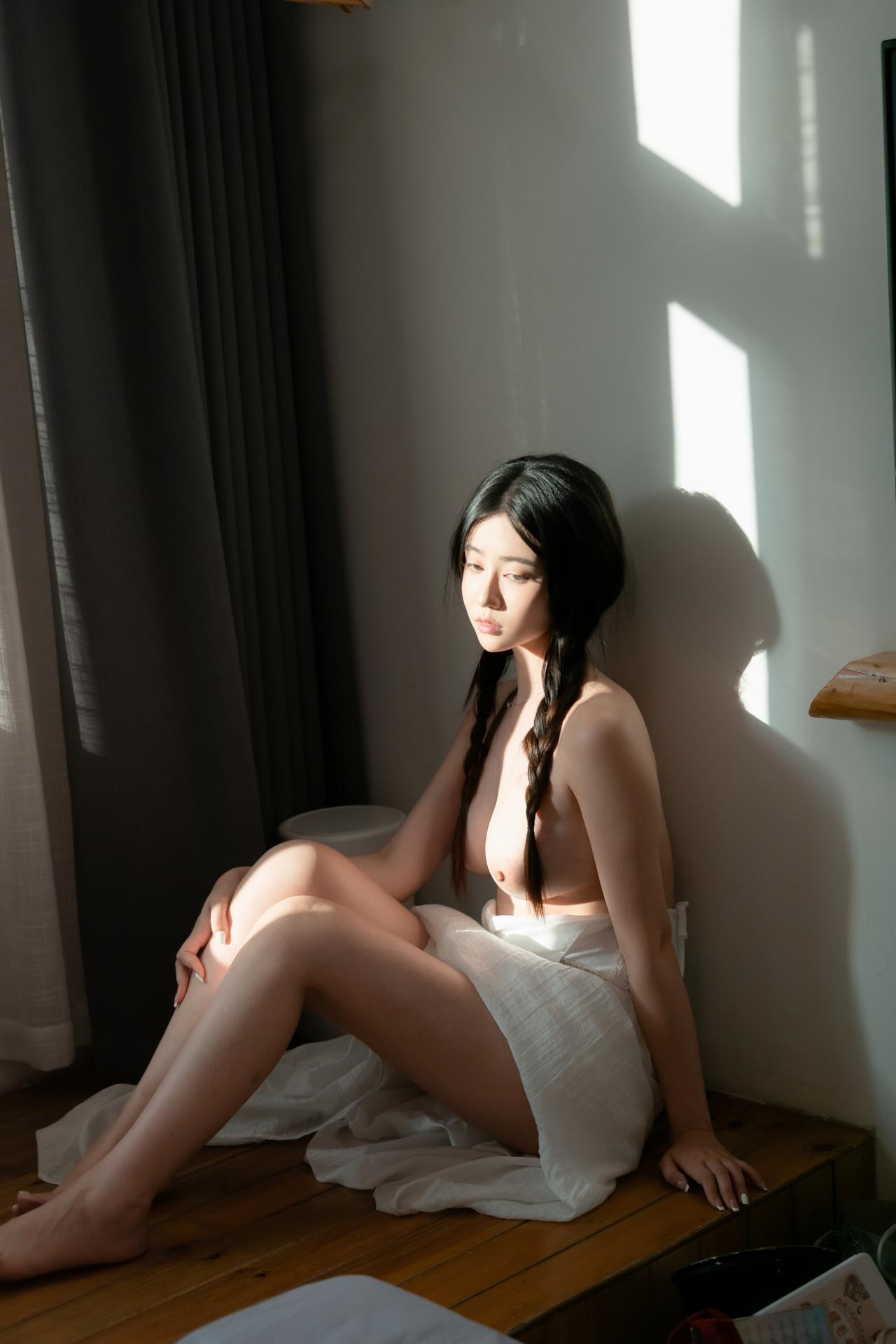 [私房] 年年Nnian - 云念：สวนกระโปรงขาว แสงอาบในห้องส่วนตัว 清透美胸 80P
