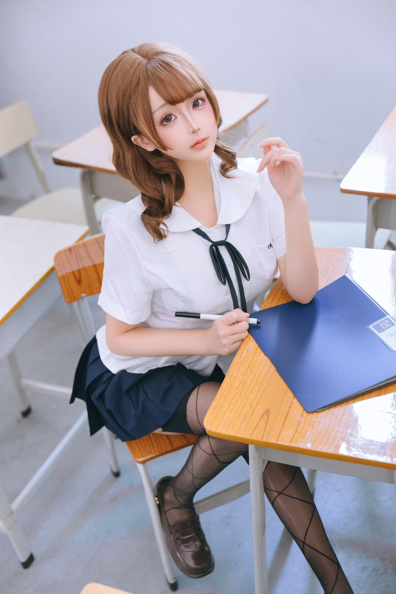 [私房] 日奈嬌 - 心理委員：白襯衫制服教室私房 黑絲大尺度 188P16G7V